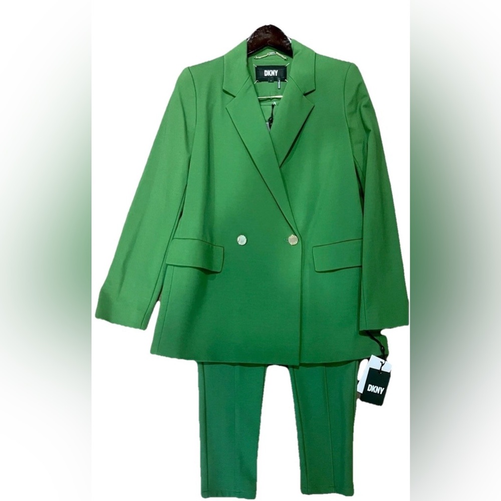 DKNY Women's Kelly Green
Double-Breasted Pant Suit
Blazer w/ Fitted Pant NWT 6